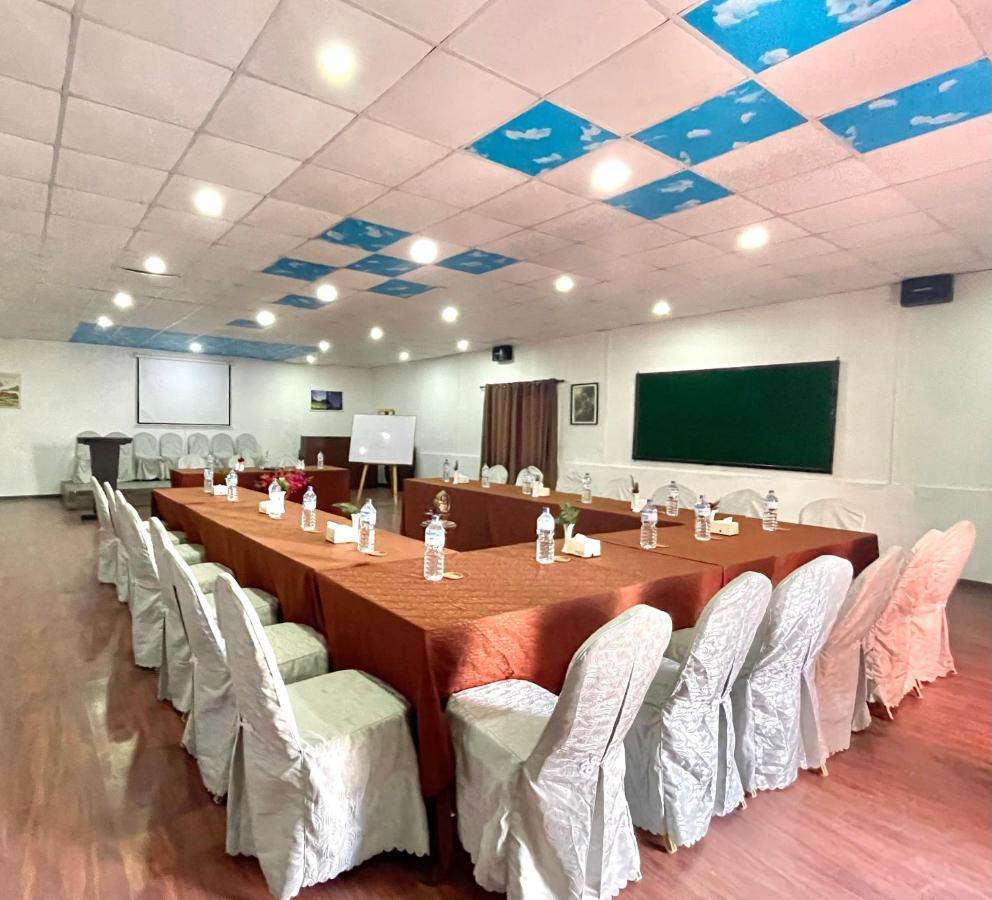 Sojourn Himalaya Resort Дхуликхел Экстерьер фото